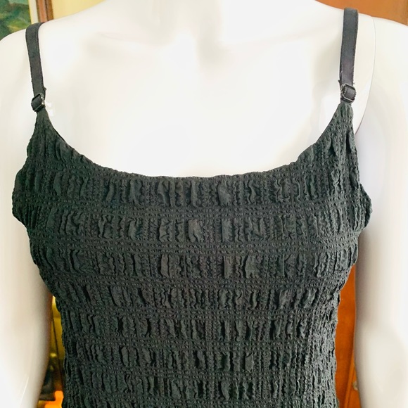Black strechy Plisse crop tank top with adjustable straps deep round neck & back - Picture 2 of 6